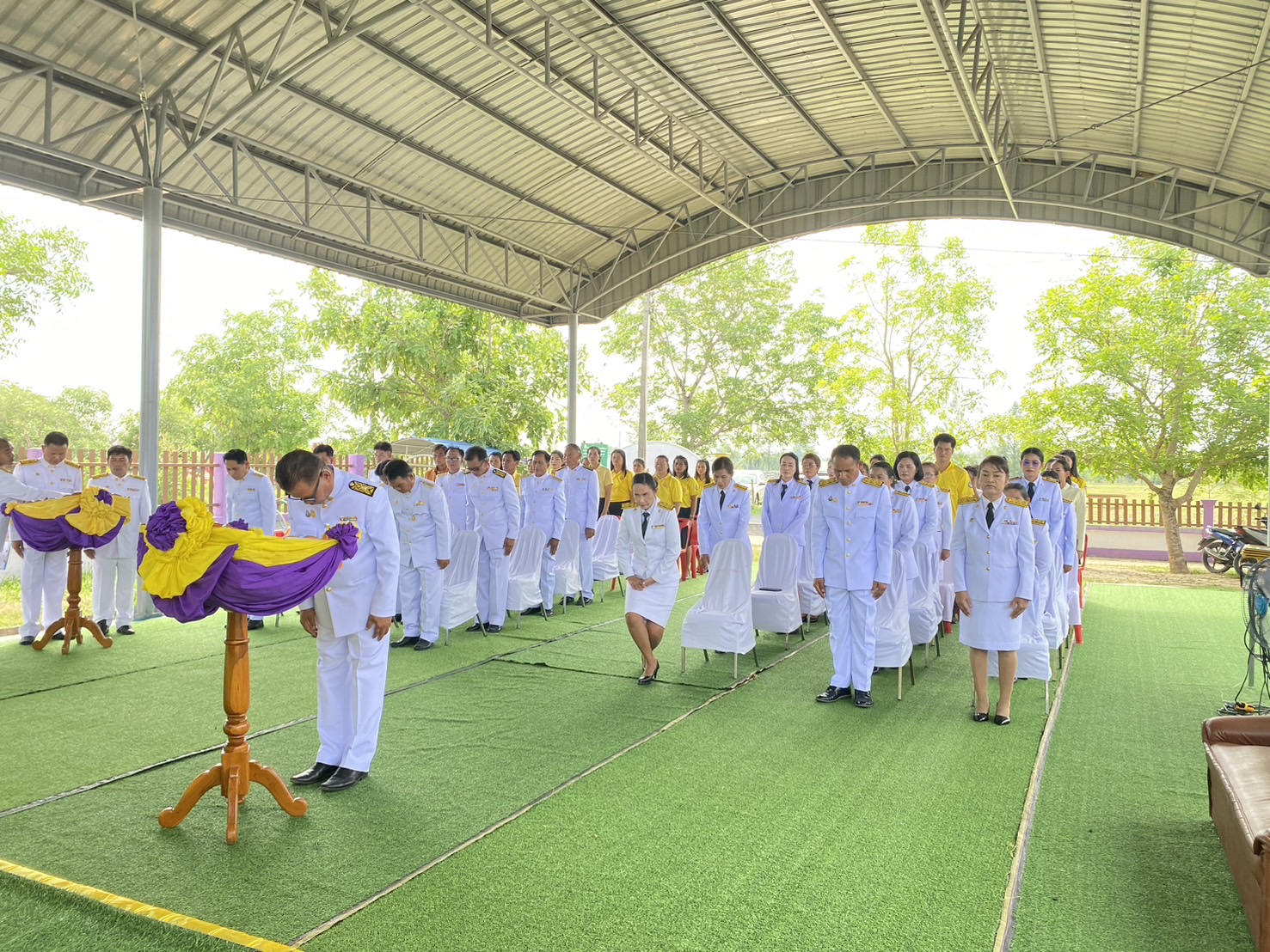 พิธีรับพระราชทานพระบรมฉายาลักษณ์ พระบาทสมเด็จพระเจ้าอยู่หัวแและสมเด็จพระนางเจ้าฯพระบรมราชินี